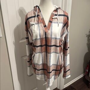 NWOT, Plaid Hooded Pullover, super soft hoodie, great with jeans or leggings!